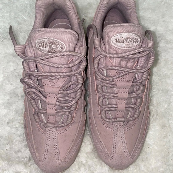 Women’s Nike Air Max 95 Premium ‘BARELY ROSE’ - Picture 5 of 6
